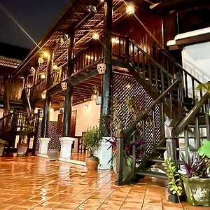 https://vieng-savanh-boutique-hotel.hotelsluangprabang.com